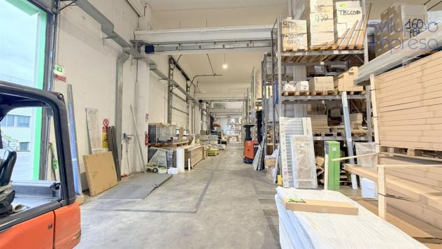 CAPANNONE CON PALAZZINA UFFICI IN VENDITA A USMATE VELATE - Foto 2