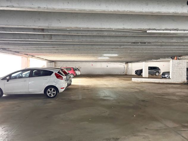 Parcheggio coperto al piano seminterrato