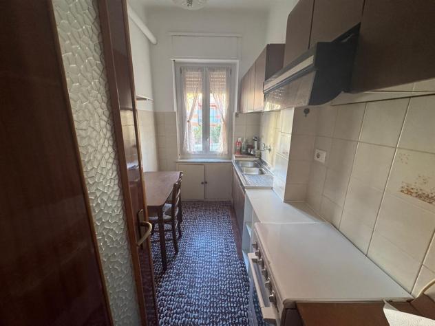 Nella zona di ponente a pochi passi dal mare e dai servizi alloggio di mq. 70 circa , primo piano, da ristrutturare - Foto 8