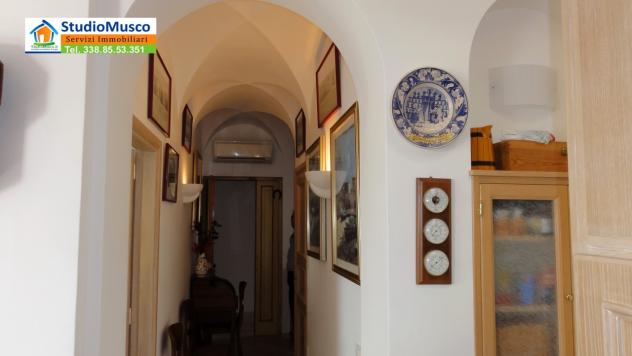 Studio Musco vende a Capri, via Dalmazio Birago, interessante appartamento, al secondo ed ultimo piano. L' appartamento è di circa 100mq coperti e ci - Foto 18