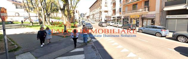 MILANO, VIA ASTESANI - VENDESI NEGOZIO REDDITO 9% 35 MQ 1 LUCE