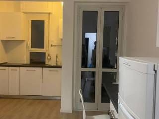 ALLOGGIO IN VIA GENOVA : 700 euro