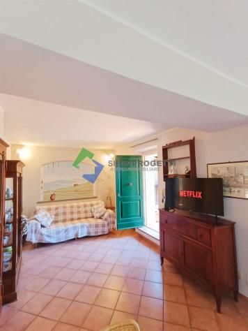 Bellissimo appartamento finemente ristrutturato con giardino privato in antica villa storica a Costafabbri, Siena. - Foto 3