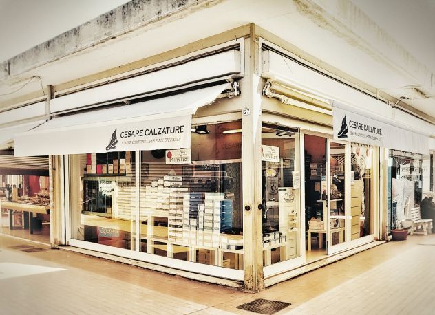 🔴 VENDESI BOX CHIUSO CON VETRINA - MERCATO RIONALE PRIMAVALLE 🔴
