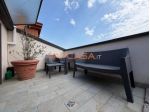 PARATICO – ULTIMO PIANO CON TERRAZZINO, PISCINA E SCORCIO LAGO