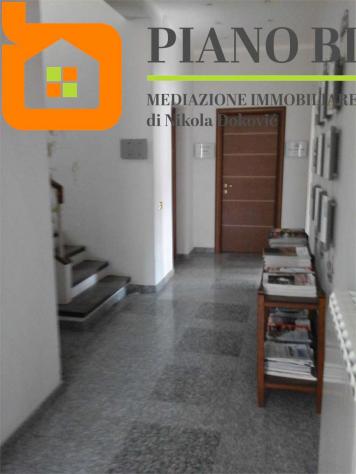 V000037 - AMPIO UFFICIO CON AREA ESTERNA - Foto 6