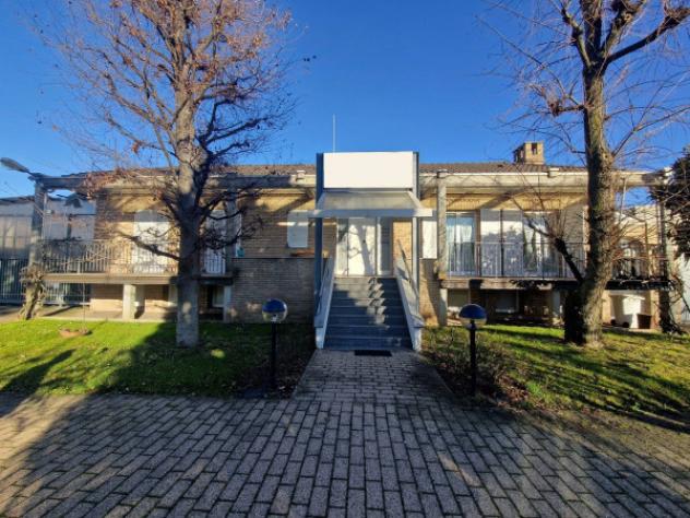 Immobile di 315 m² con più di 5 locali in affitto a Lainate - Foto 2