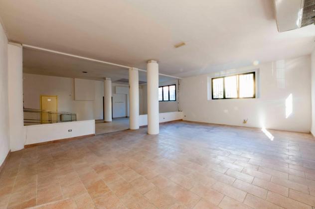 Negozio in vendita a Poggibonsi 227 mq Rif: 1299012