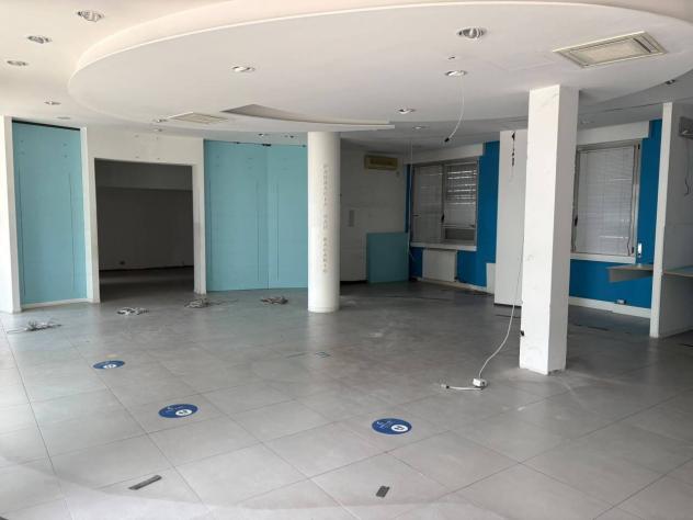 Oltre 3 vetrine in affitto a Samarate - Foto 2