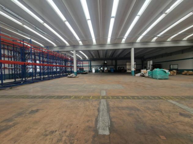 Immobile di 2950 m² con più di 5 locali in affitto a Inveruno - Foto 4