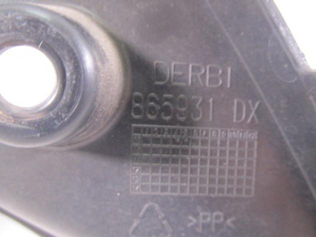 CARENA COPRI TESTATA LATERALE DESTRA DERBI GPR 125 2009 -2015 1-000-040-885 STRISCIATA - Foto 3