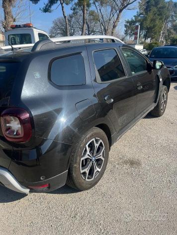 Vari pezzi di ricambio dacia duster