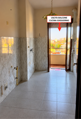 AMPIO BILOCALE AL 6° PIANO CON DUE BALCONI, CUCINA ABITABILE E CANTINA - Foto 8