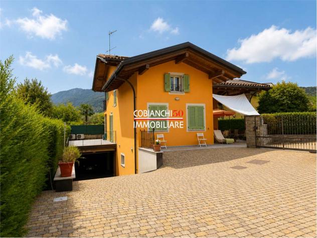 V000867 - COMERO ,Villa indipendente di recente costruzione con piscina, ampio garage e giardino privato