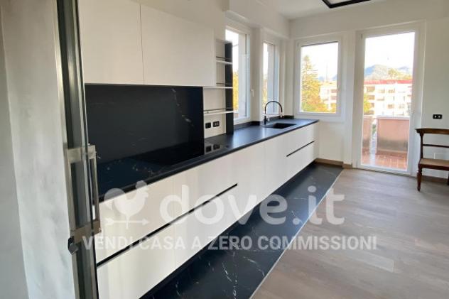 Attico / Mansarda di 220 m² con più di 5 locali e box auto in vendita a Varese - Foto 2