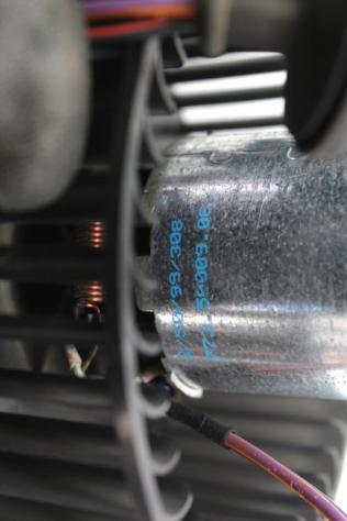 1055062 MOTORINO VENTOLA VENTILAZIONE ABITACOLO FORD FIESTA 1.2 B 55KW 5M 5P (2000) RICAMBIO USATO - Foto 2