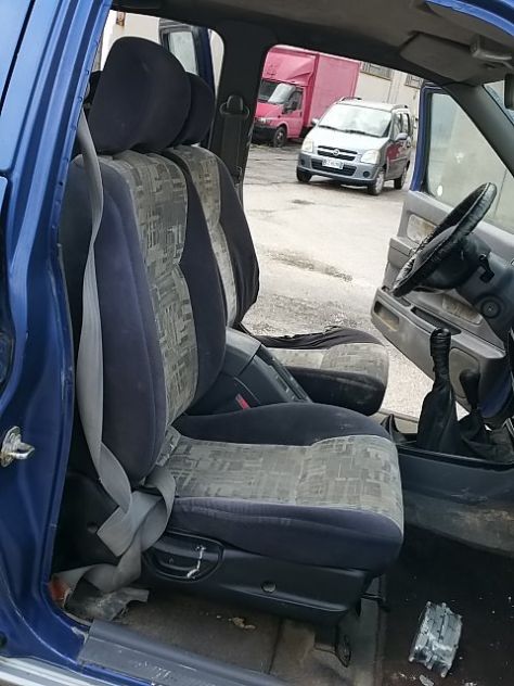 Nissan Navara (D22) 2.5 TD 100CV 4WD Cabina Doppia - Foto 8