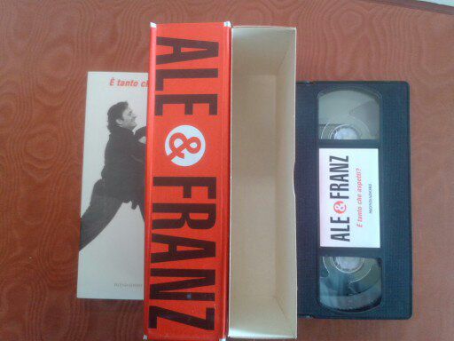 COFANETTO LIBRO + CASSETTA VHS "E' TANTO CHE ASPETTI?'" - Foto 8