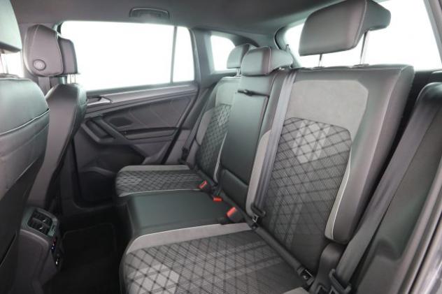 VOLKSWAGEN Tiguan Tiguan 2.0 TDI 150CV SCR DSG R-Line rif. 23696901 - Foto 3