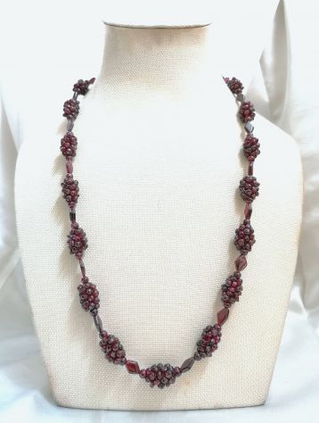BELLISSIMA COLLANA LUNGA A GRAPPOLI IN AUTENTICA TORMALINA, INDIA 1900.