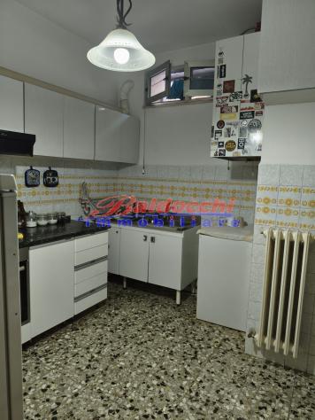 URBINO - Ampio quadrilocale con garage - Foto 12