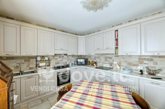 Villa di 355 m² con più di 5 locali e box auto in vendita a Biandronno - Foto 10