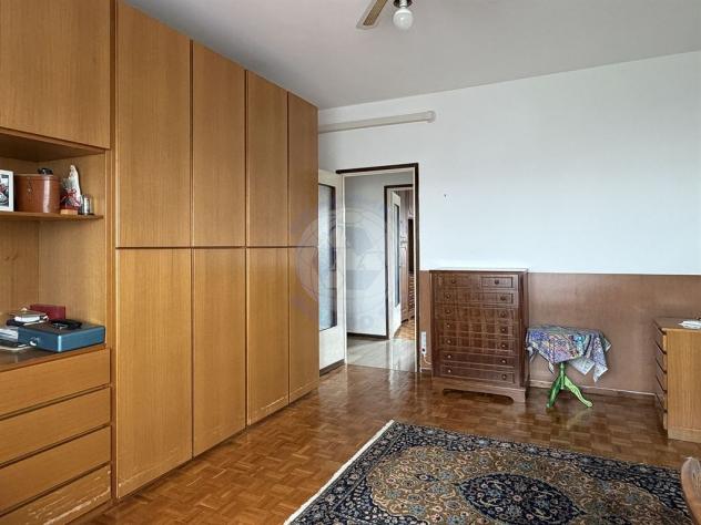 Ampio trilocale all’ottavo piano con tripla esposizione - Foto 18
