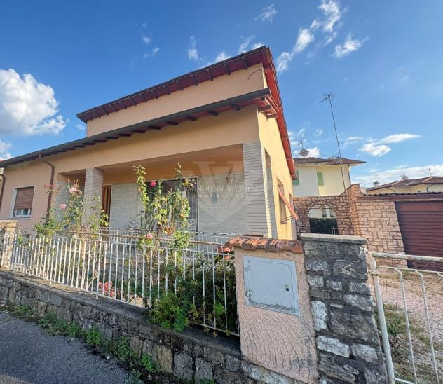 VILLINO di 7 vani e di 107 mq (PIETRASANTA) rif. 304