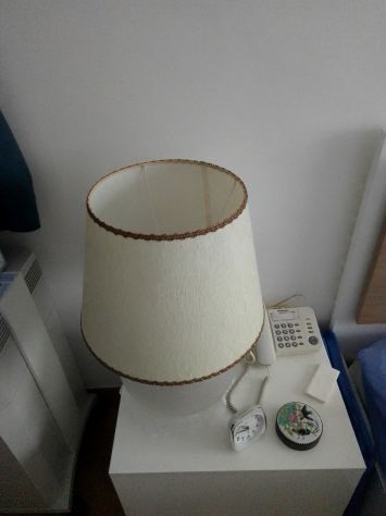 Lampada da tavolo o comodino con paralume - Foto 6