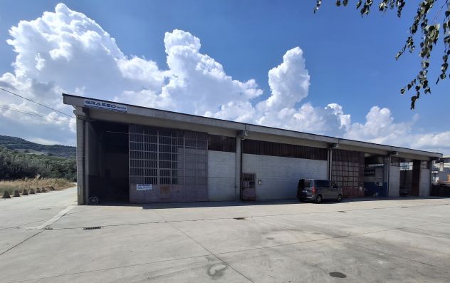 Cedesi attività commerciale di officina auto, gommista, riparazione camion