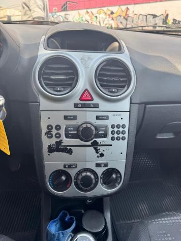 Opel Corsa 1.2 5 porte benzina/GPL - Foto 8
