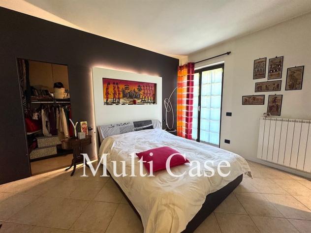ESCLUSIVA VILLA SINGOLA CON PARCO PRIVATO DI OLTRE 2.100 MQ – CISLAGO (VA) - Foto 19