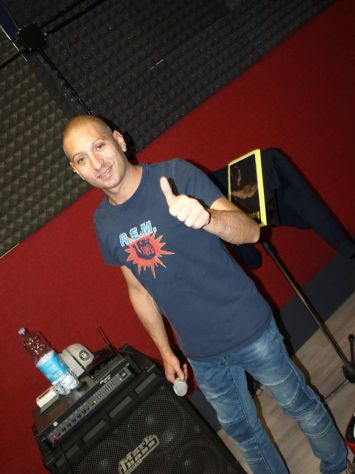 cantante di pianobar e cantante/imitatore (showman) offresi per stagione estiva