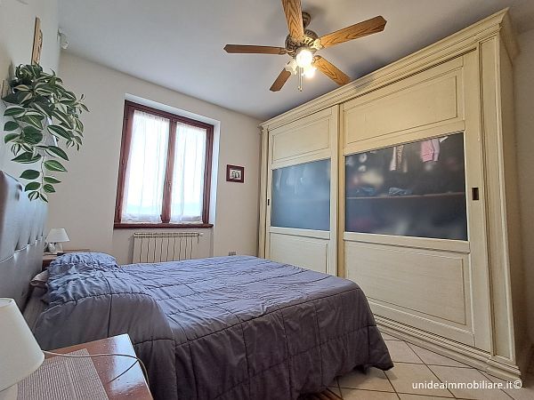 Varano Borghi - villetta a schiera quasi completamente indipendente - Foto 8