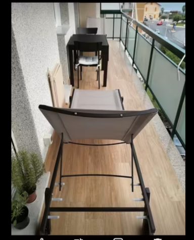 1TAVOLO ALLUNGABILE, 4 SEDIE, 2 LETTINI TUTTO IN FERRO - Foto 4