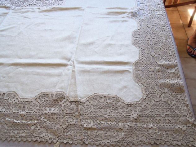 Tovaglia vintage 12 posti ecru in puro lino con pizzo fatto a mano - Foto 3