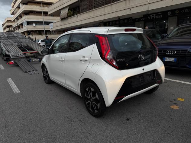 Toyota Aygo Connect 1.0 VVT-i 72 CV 5 porte x-fun MMT XPLAY LED CAR PLAY CERCHI 16 KAMERA NAVI - Foto 4