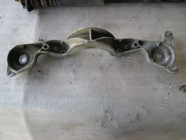 1095990 SUPPORTO DIFFERENZIALE POSTERIORE BMW SERIE 3 320 E46 2.0 D 110KW 5M 4P (2002) RICAMBIO USATO