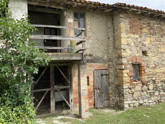 Rustico indip. da ristrut. del 1700 con 5000 mq di terreno - Foto 6