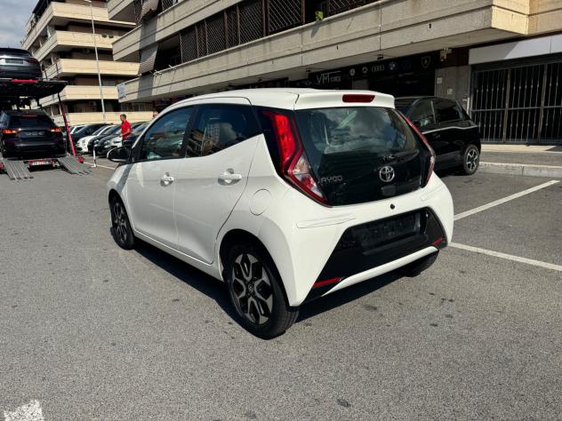 Toyota Aygo 1.0 VVT-i 72 CV 5 porte x-play MMT LED CAR PLAY PDC BLUETOOTH CERCHI 16 KAMERA NAVI PDC - Foto 4