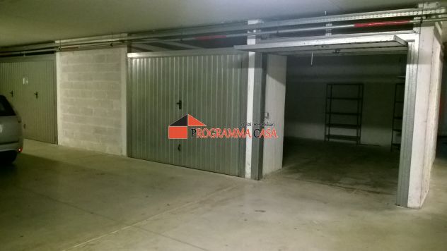 POMEZiA COLLI DI ENEA VIALE ODISSEO BOX DOPPIO 2 SERRANDE - Foto 3