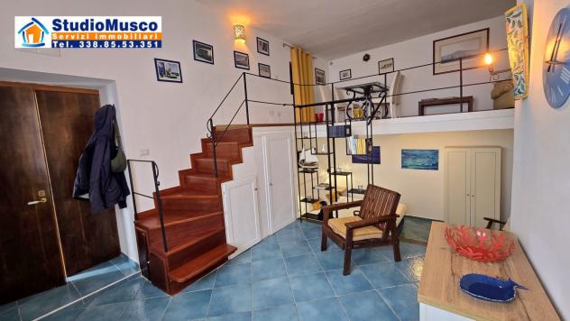 StudioMusco vende a Capri, su via Marina Grande, appartamento su due livelli. - Foto 6