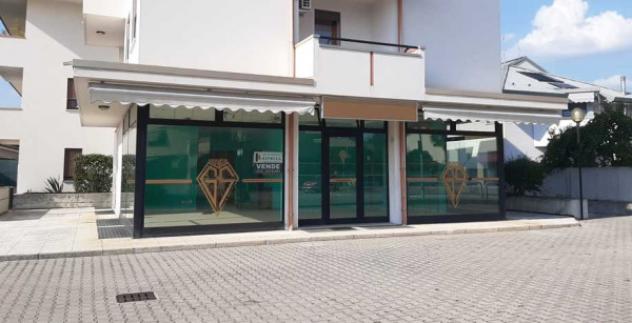 Immobile di 200 m² con 2 locali in vendita a Castelfranco Veneto
