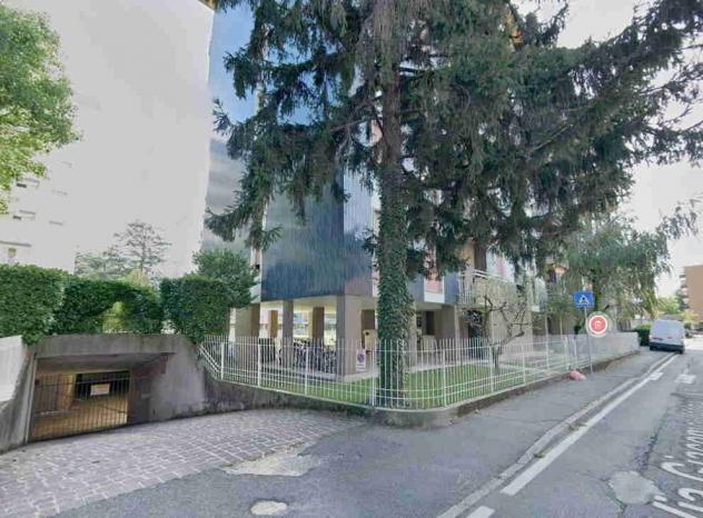 VILLASANTA - box singolo ampio in locazione