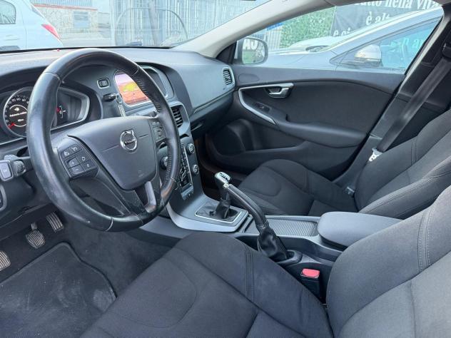 Volvo V40 D2 Momentum 2.0 120CV -2017 - Foto 4