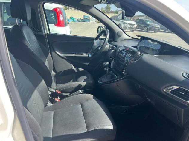 Lancia Ypsilon 1.2 69 CV 5 porte S&S Gold -2014 - Foto 5
