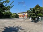 IMMOBILE CON TRE UNITA' ABITATIVE, CORTE E GARAGE DOPPIO