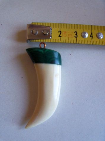 N. 2 Ciondoli: Cameo in vetro - dente vero. - Foto 4