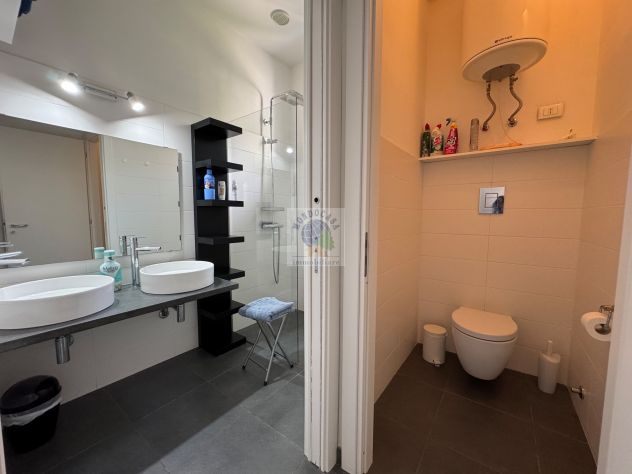 ELEGANTE E RISTRUTTURATA VILLA CON PISCINA - Foto 9