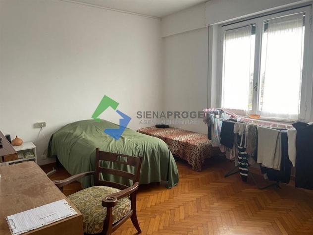 Viale Mazzini, grande appartamento con ingresso al piano terreno con posto auto e terrazzo esclusivo. . - Foto 9